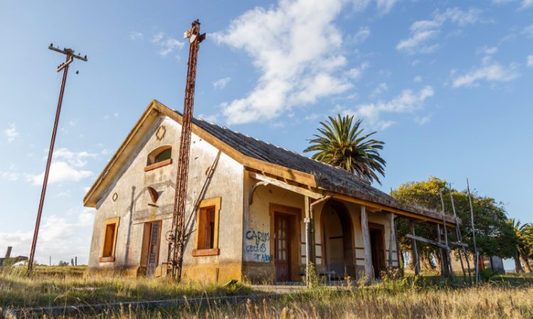 El hotel flotante de Laguna Garzón y otros alojamientos únicos